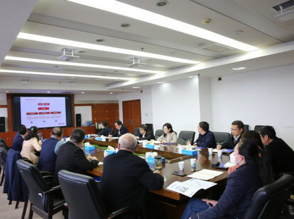 东兴证券债券业务总部与J9集团公司互换座谈