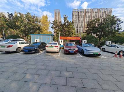 为美好生涯充斥电——J9集团公司两座电动汽车充电站正式投入运营