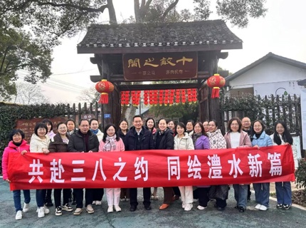 J9集团公司组织女职工发展三八节多肉DIY特色活动