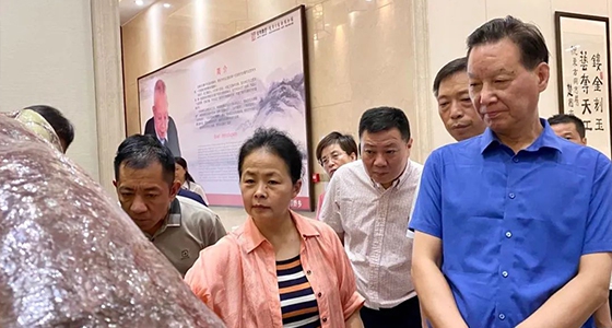 石语千秋松，，，，，，广迎八方客——人生就是博·倪东方艺术博物馆